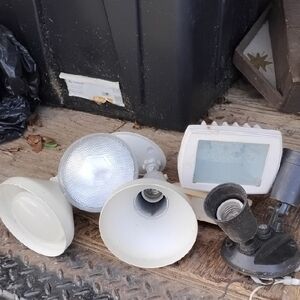 White Outdoor Light Fixtures(3)+